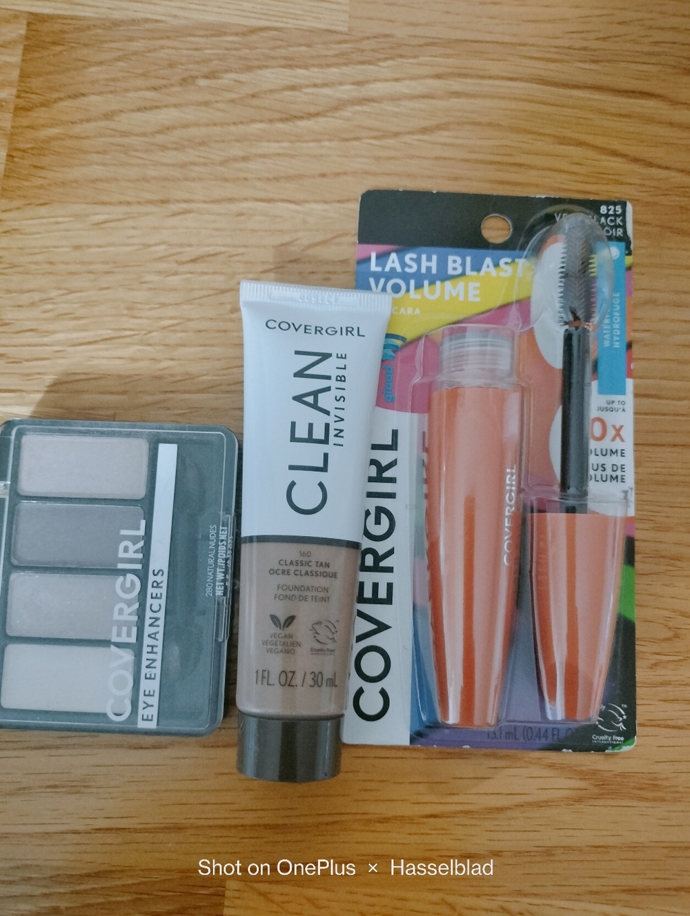 COVERGIRL Clean Invisible Foundation &  Mascara & Eyeshadow Bundle